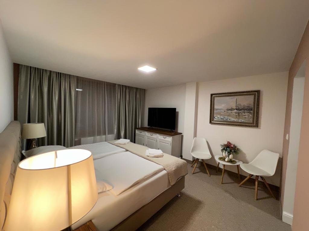 Hotel Galeria Pezinska Baba Pezinok Extérieur photo